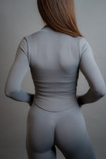 Šedá